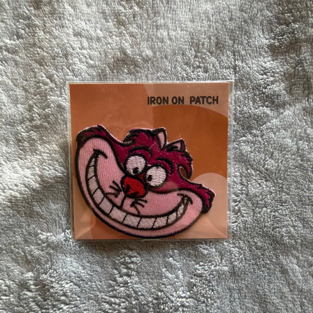 Cheshire Cat Iron-On Patch Pink Grinning Cat Embroidered Applique Clover - F322